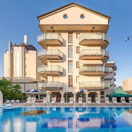 Universal Hotel Червия Экстерьер фото
