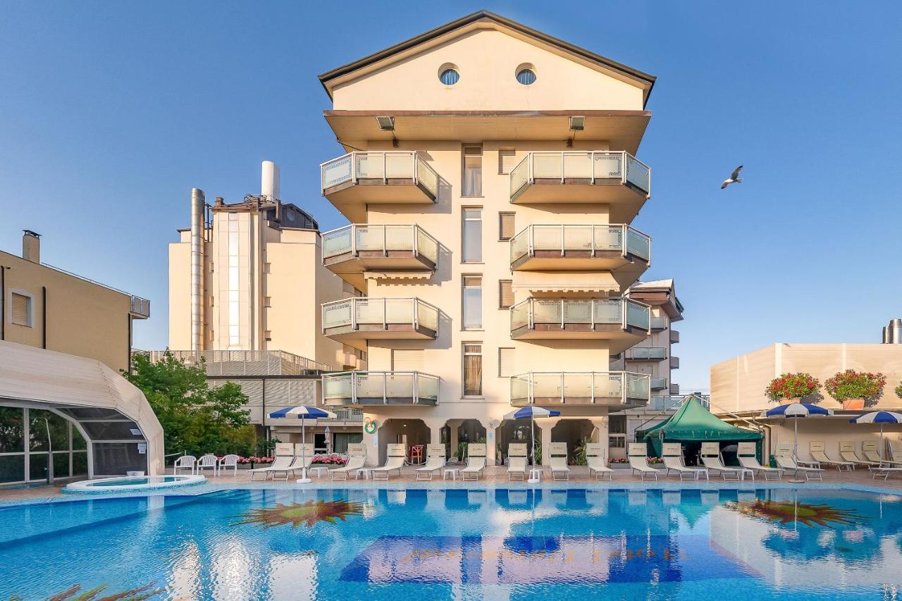 Universal Hotel Червия Экстерьер фото