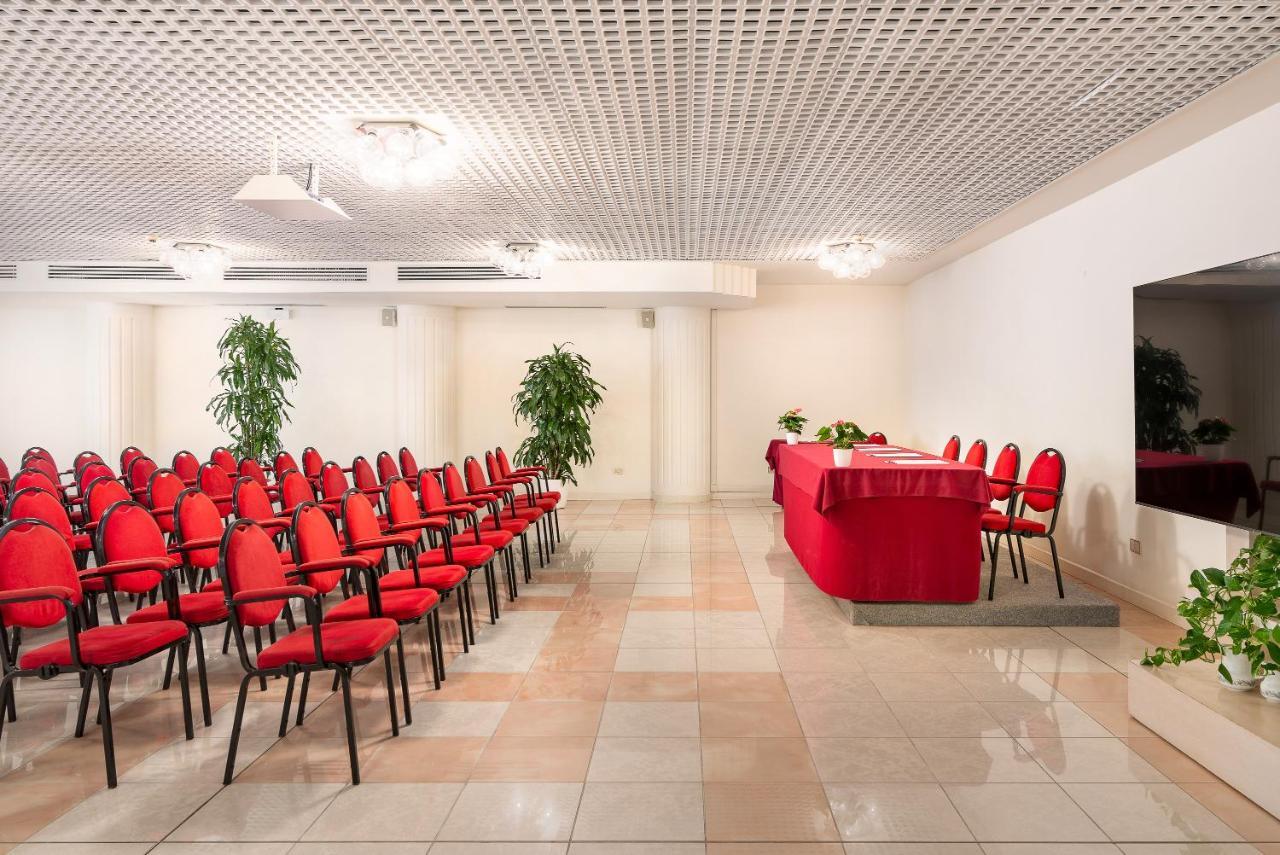 Universal Hotel Червия Экстерьер фото